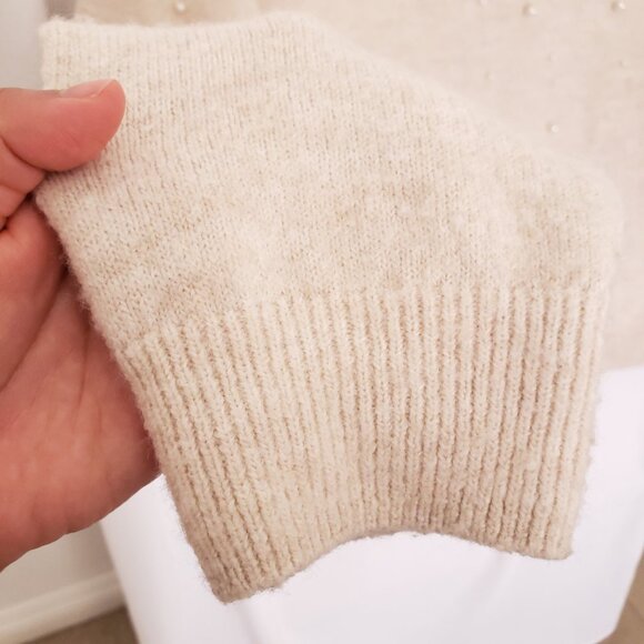 H&M Beige Long Sleeve Comfy Pearl Round Neck Sweater Size Small - Picture 9 of 16